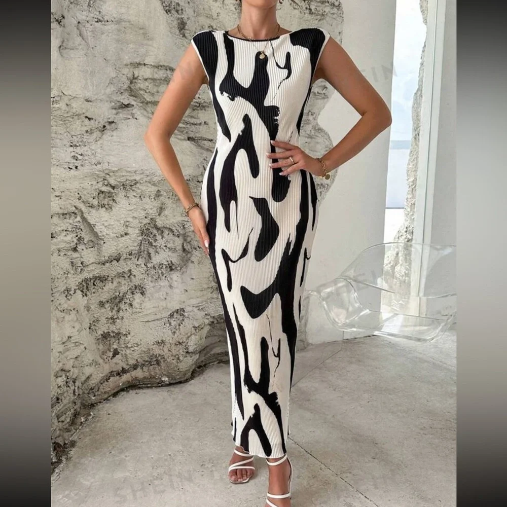 Prive Pleated Cream and Black Graphic Print Dress - Picture 2 of 5